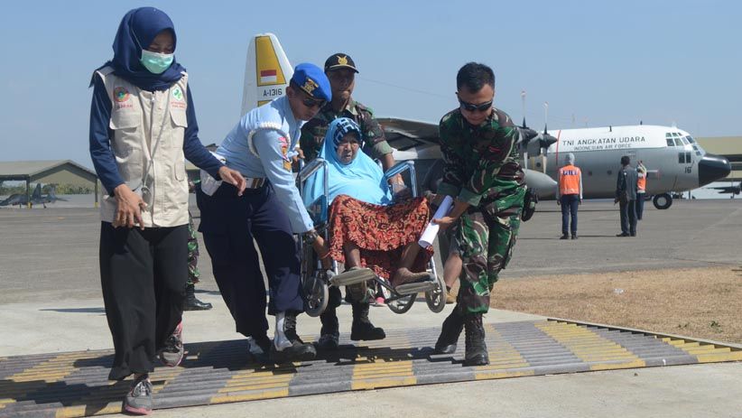 WNA Korban Gempa dan Tsunami Palu Tiba di Makassar - Bagian 2