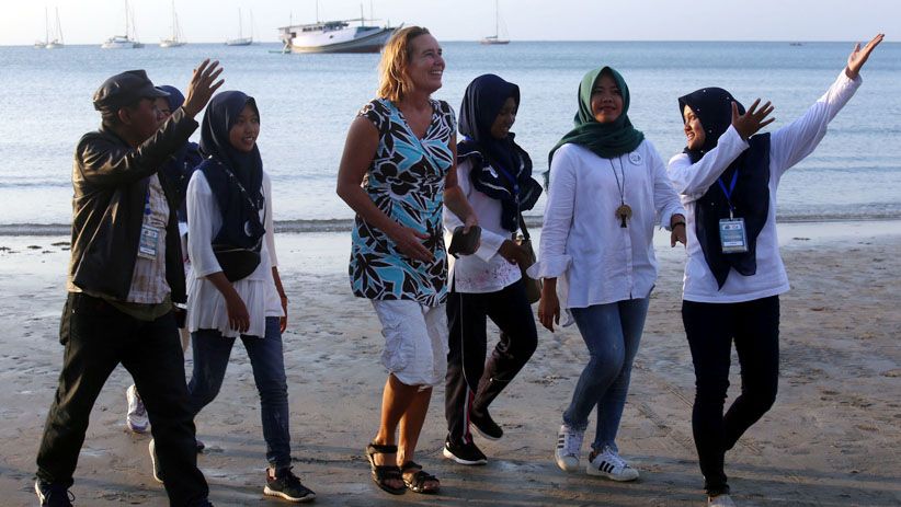 Kapal Layar Peserta Wonderful Sail Indonesia Berlabuh di Pulau Bawean - Bagian 4