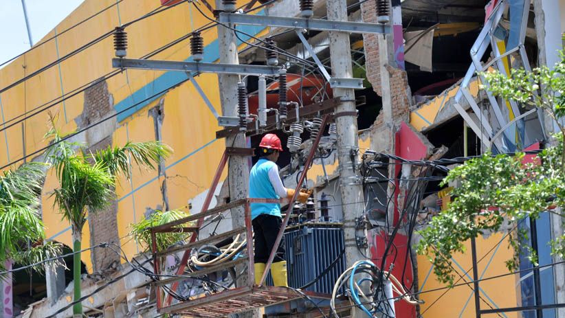 PLN Perbaiki Jaringan Listrik Pascagempa Palu - Bagian 1