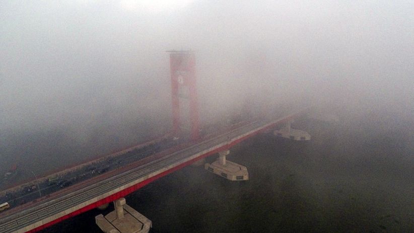 Kabut Asap di Palembang Semakin Parah, Jembatan Ampera Tak Terlihat - Bagian 1