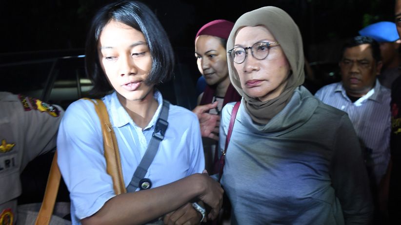 Tampang Ratna Sarumpaet Ditangkap Polisi Sebelum Pergi ke Cile - Bagian 2