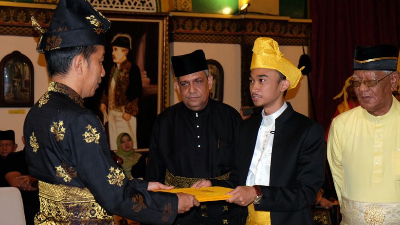 Kesultanan Deli Berikan Gelar Bangsawan Tertinggi kepada Presiden Jokowi - Bagian 2