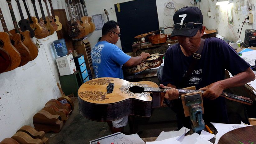 Gitar Pahat Asal Bali Ini Dipesan oleh Iwan Fals hingga Musisi Top Dunia  - Bagian 9