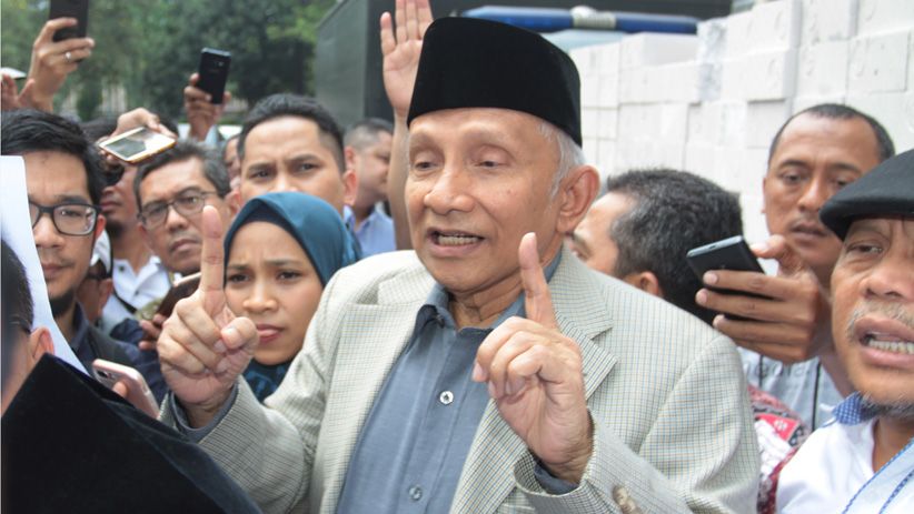 Diperiksa Kasus Hoaks, Amien Rais Dikawal Ratusan Massa - Bagian 1