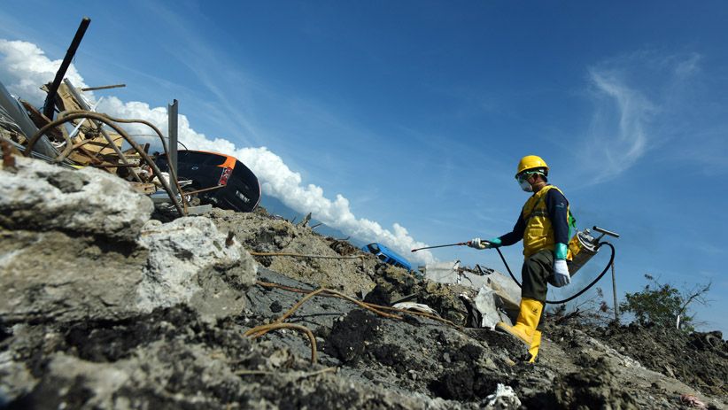 Lokasi Terdampak Likuifaksi di Petobo Disemprot Cairan Disinfektan - Bagian 2