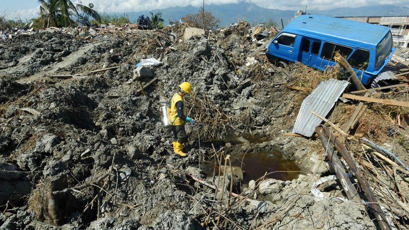 Lokasi Terdampak Likuifaksi di Petobo Disemprot Cairan Disinfektan - Bagian 1