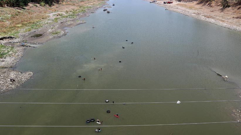Para Pemburu Perhiasan Emas Mengarungi Sungai Bengawan Solo - Bagian 2