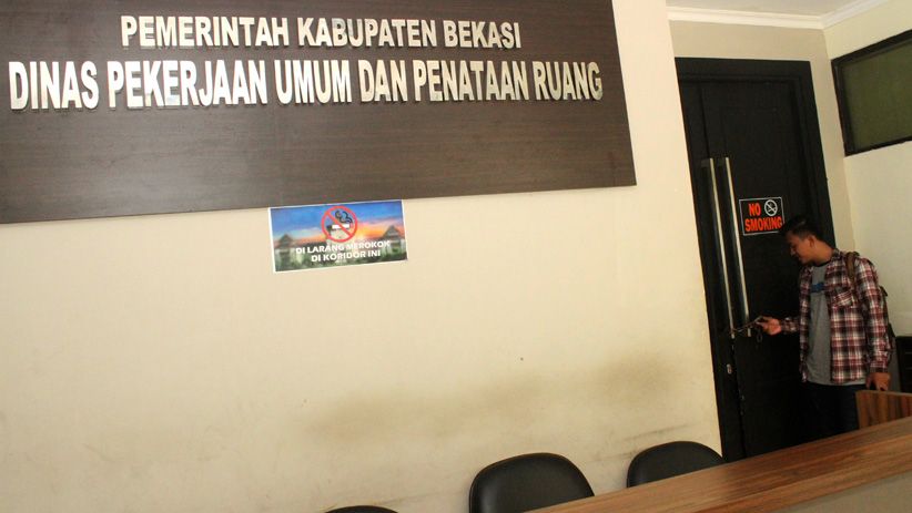 Pejabat Dinas PUPR Kabupaten Bekasi Kena OTT, Kantor Disegel KPK - Bagian 1