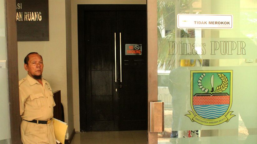 Pejabat Dinas PUPR Kabupaten Bekasi Kena OTT, Kantor Disegel KPK - Bagian 3