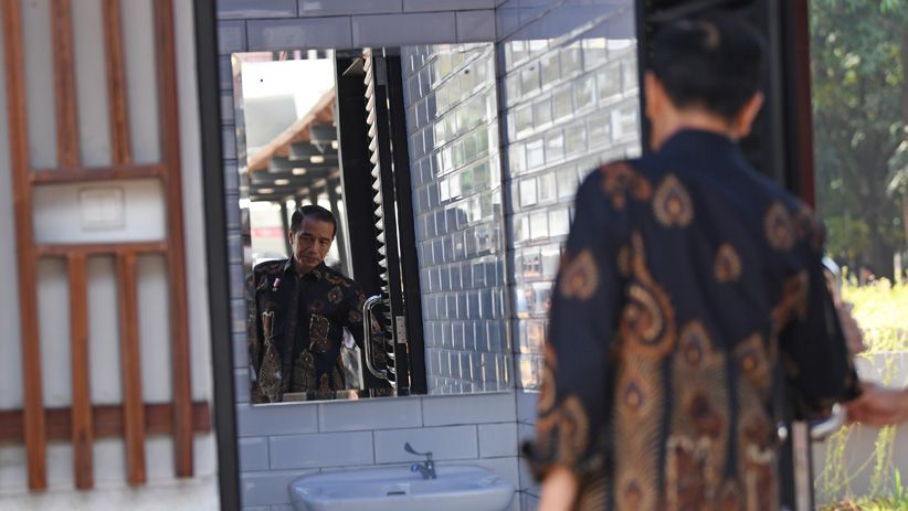 Presiden Jokowi Cek Fasilitas untuk Penyandang Disabilitas di Stadion GBK - Bagian 3