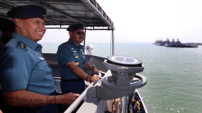 Pangkoarmada II Inspeksi Kapal Perang TNI AL - Bagian 1