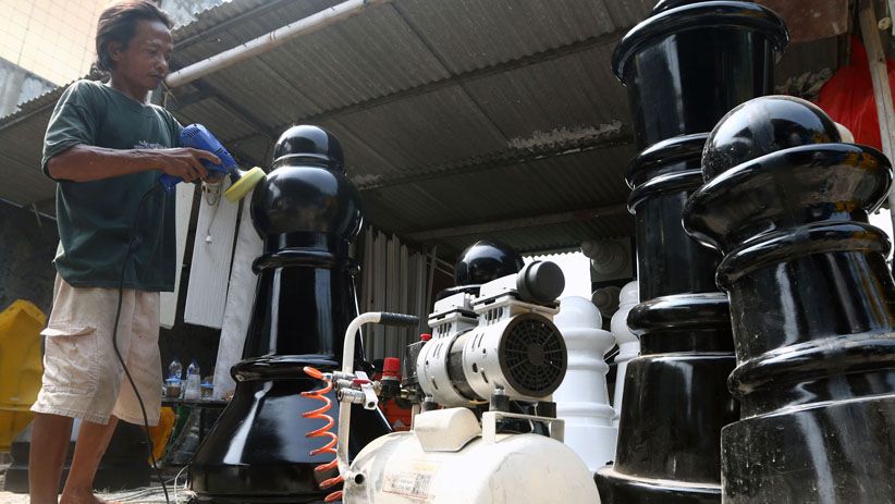 Melihat Pembuatan Catur Raksasa Seharga Rp105 Juta - Bagian 2