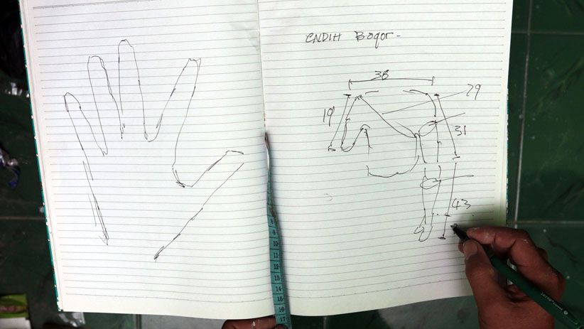 Melihat Proses Pembuatan Kaki dan Tangan Palsu - Bagian 7
