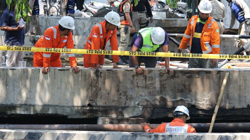Pipa Gas Bocor Semburkan Api di Surabaya - Bagian 2