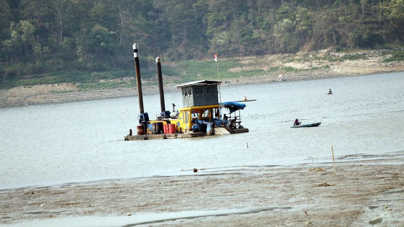 Musim Kemarau Panjang, Air Bendungan Selorejo Surut - Bagian 4