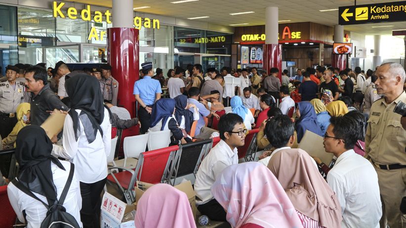 Bandara Depati Amir Pangkalpinang Dipenuhi Keluarga Penumpang Lion Air - Bagian 2