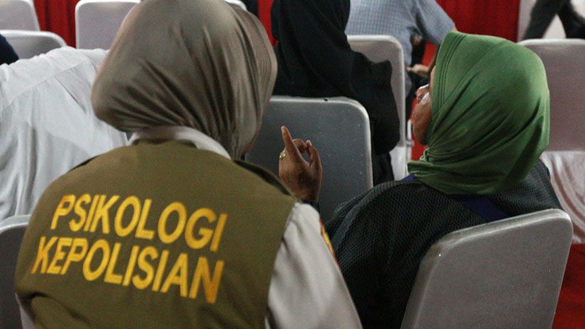 Keluarga Korban Lion Air Menunggu Kepastian di RS Polri Kramat Jati - Bagian 2