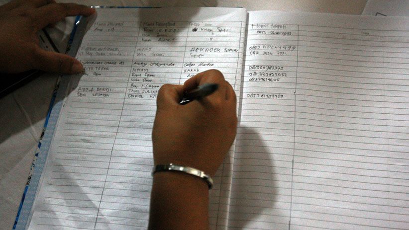 Keluarga Korban Lion Air Menunggu Kepastian di RS Polri Kramat Jati - Bagian 3
