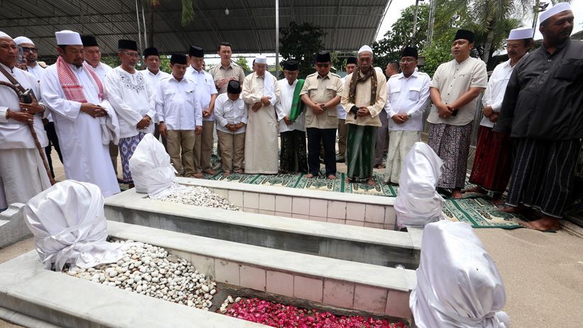 Kampanye di Jawa Timur, Prabowo Ziarah ke Makam Sunan Ampel - Bagian 2