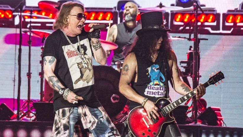 Foto-Foto Aksi Panggung Guns N Roses di Stadion GBK - Bagian 1