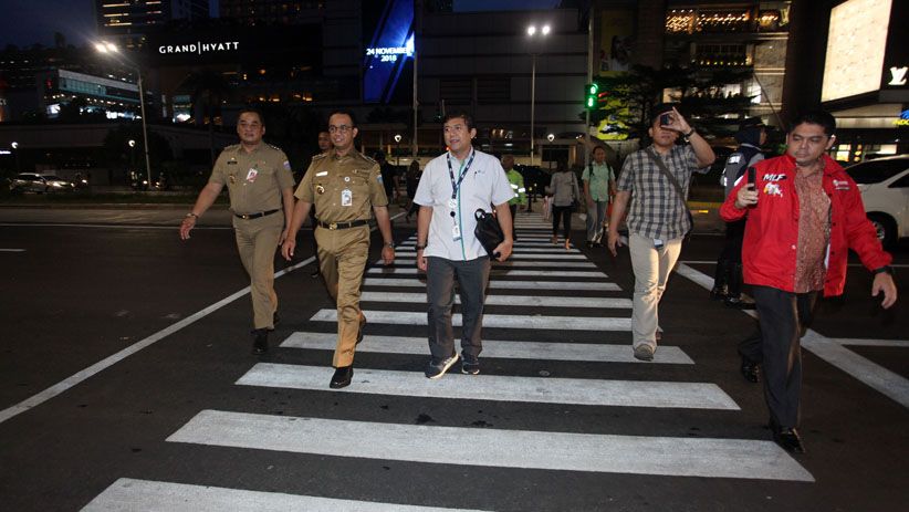 Lihat Fasilitas Bundaran HI, Gubernur Anies Mampir ke Posko Pewarta Foto - Bagian 6