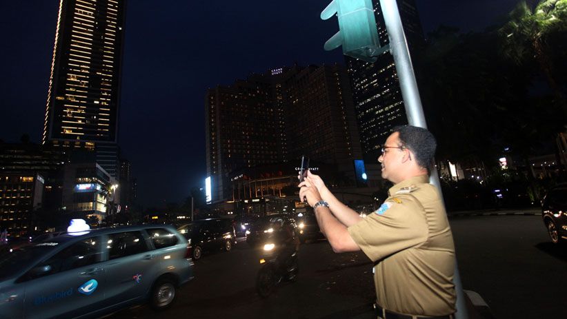 Lihat Fasilitas Bundaran HI, Gubernur Anies Mampir ke Posko Pewarta Foto - Bagian 7