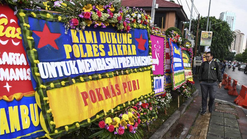 Polres Jakbar Banjir Karangan Bunga Dukungan Berantas Premanisme - Bagian 2