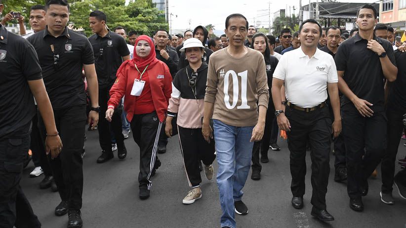 Jokowi dan Ribuan Pendukung Ikuti Jalan Sehat Bersama di Lampung - Bagian 2
