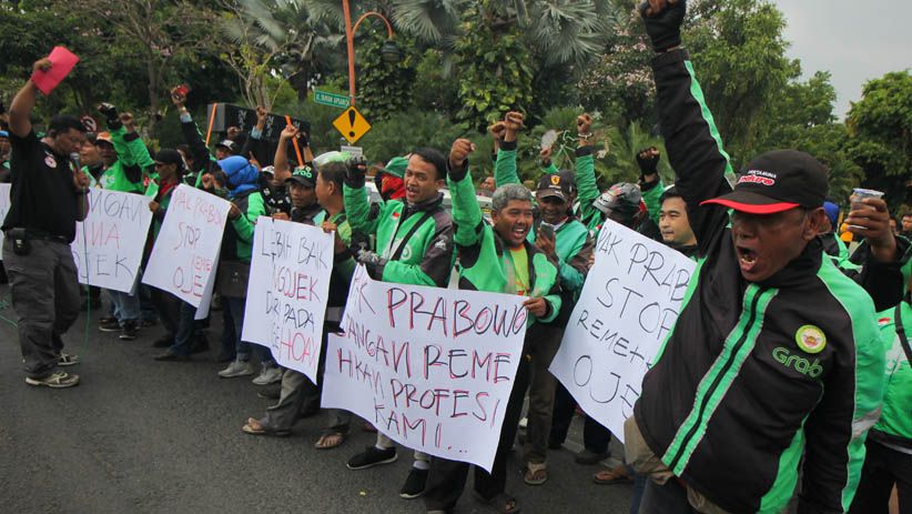 Protes Pernyataan Prabowo, Ratusan Driver Ojek Online Gelar Unjuk Rasa - Bagian 1