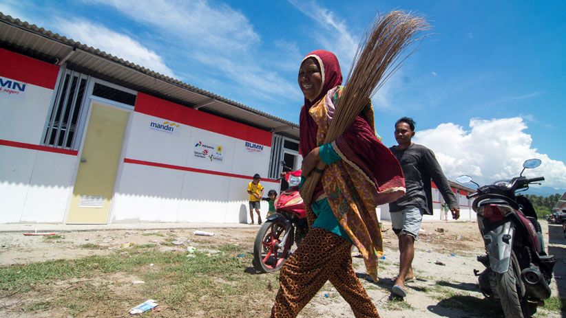Pengungsi Gempa Sulteng Mulai Menempati Ratusan Hunian Sementara - Bagian 1