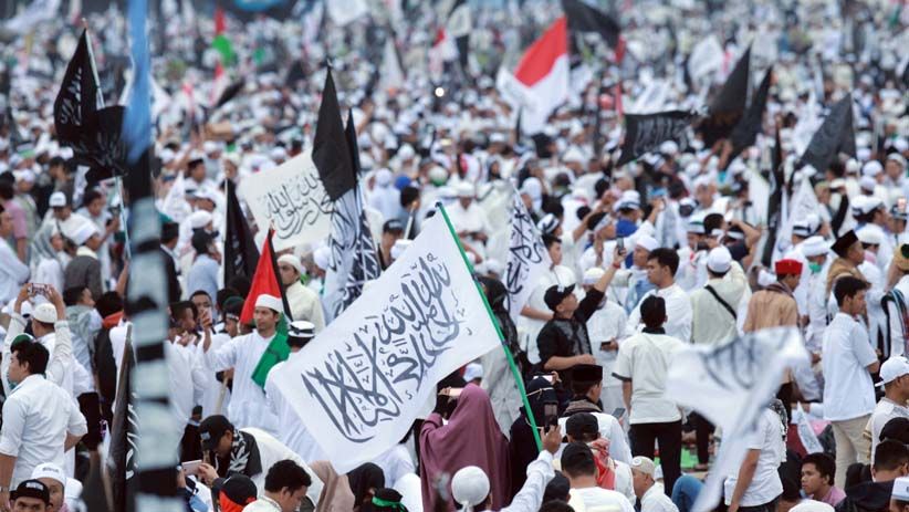 Ratusan Ribu Massa Aksi Reuni 212 Putihkan Jakarta - Bagian 4