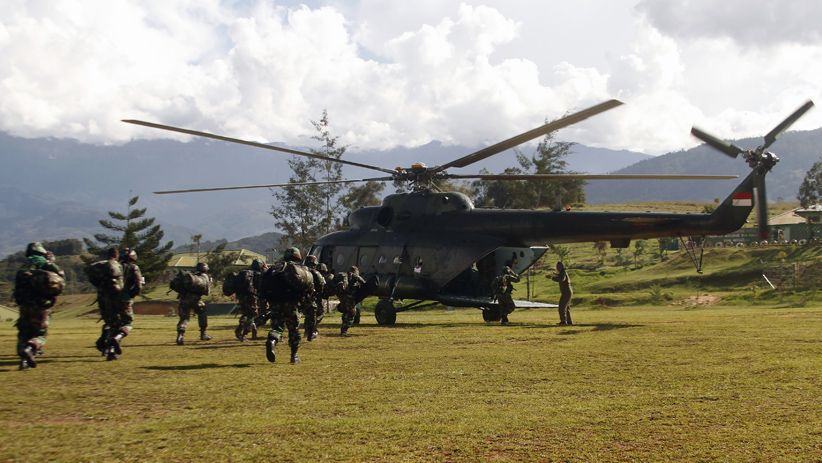Prajurit TNI Terus Buru Kelompok Kriminal Bersenjata di Papua - Bagian 3