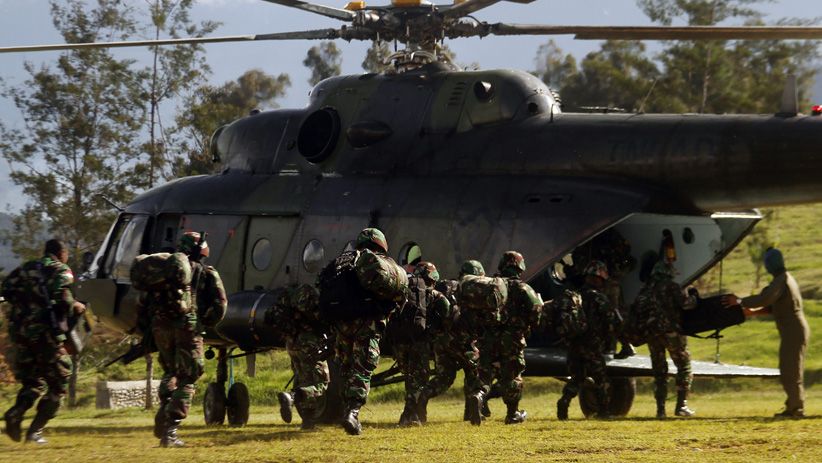 Prajurit TNI Terus Buru Kelompok Kriminal Bersenjata di Papua - Bagian 1