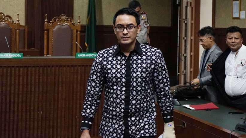 Ekspresi Zumi Zola Divonis 6 Tahun Penjara - Bagian 2