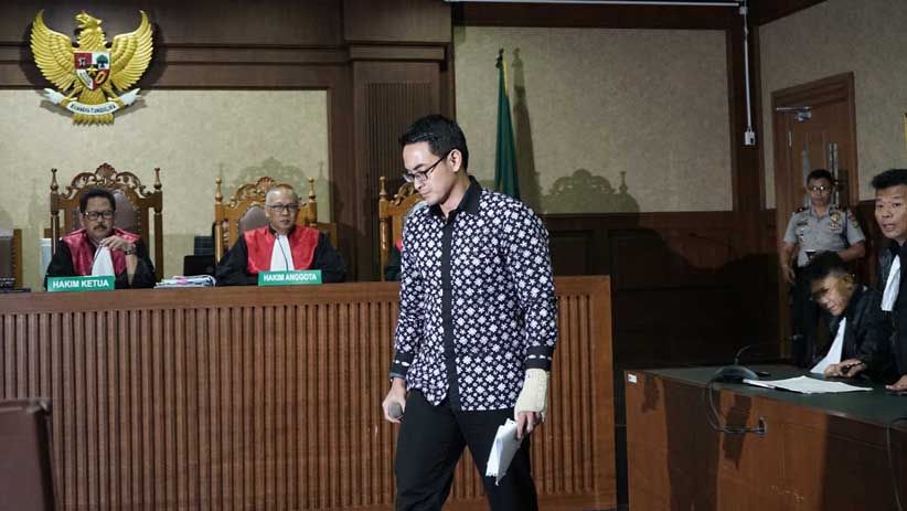 Ekspresi Zumi Zola Divonis 6 Tahun Penjara - Bagian 1