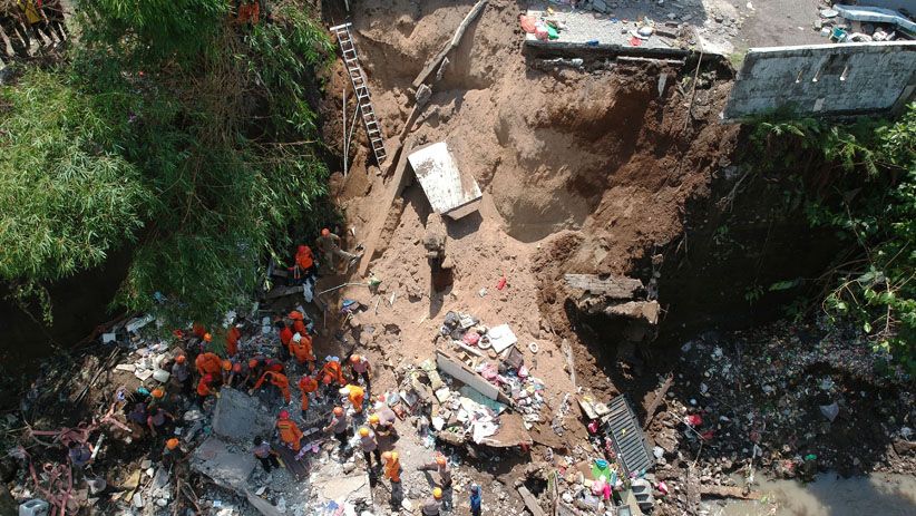 Tim SAR Evakuasi Empat Korban Tewas Tertimbun Longsor di Gianyar - Bagian 2
