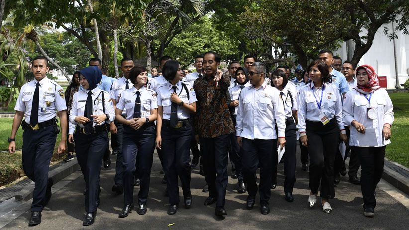 Presiden Jokowi Bertemu Ratusan Satpam di Istana Negara - Bagian 2
