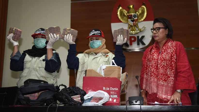 KPK Sita Barang Bukti Uang Rp1,5 M Hasil OTT Bupati Cianjur - Bagian 2