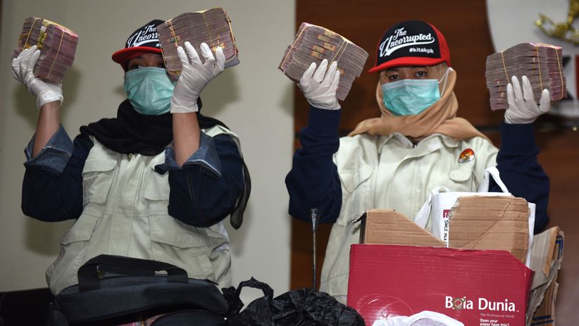 KPK Sita Barang Bukti Uang Rp1,5 M Hasil OTT Bupati Cianjur - Bagian 3