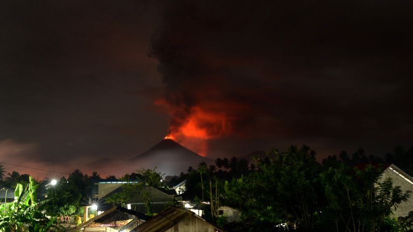 Hembusan Awan Panas Gunung Soputan Setinggi 1.500 Meter - Bagian 1