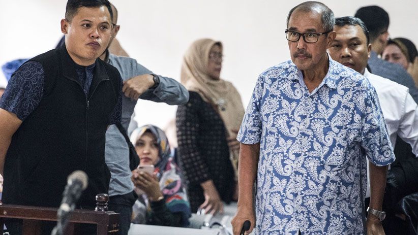 Mantan Bupati Kabupaten Bandung Barat Divonis 5,5 Tahun Penjara - Bagian 2