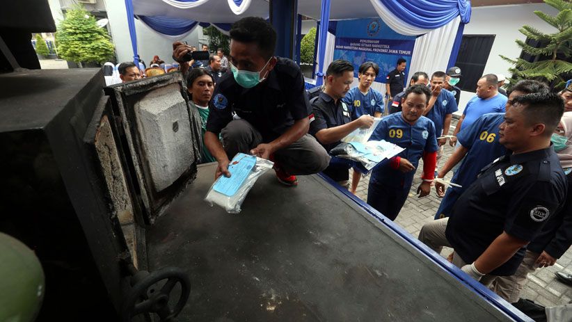 BNN Jawa Timur Musnahkan 3 Kilogram Sabu - Bagian 1