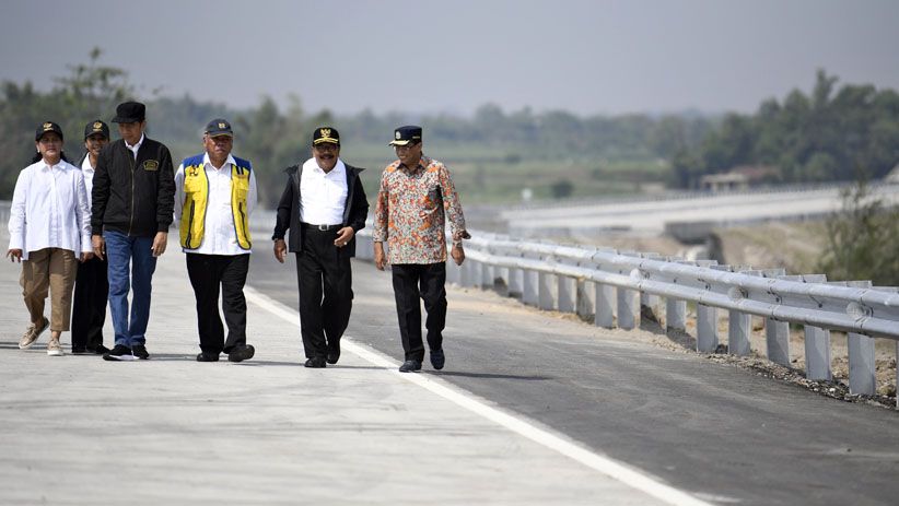 Presiden Jokowi Resmikan Tujuh Ruas Jalan Tol Trans Jawa - Bagian 1