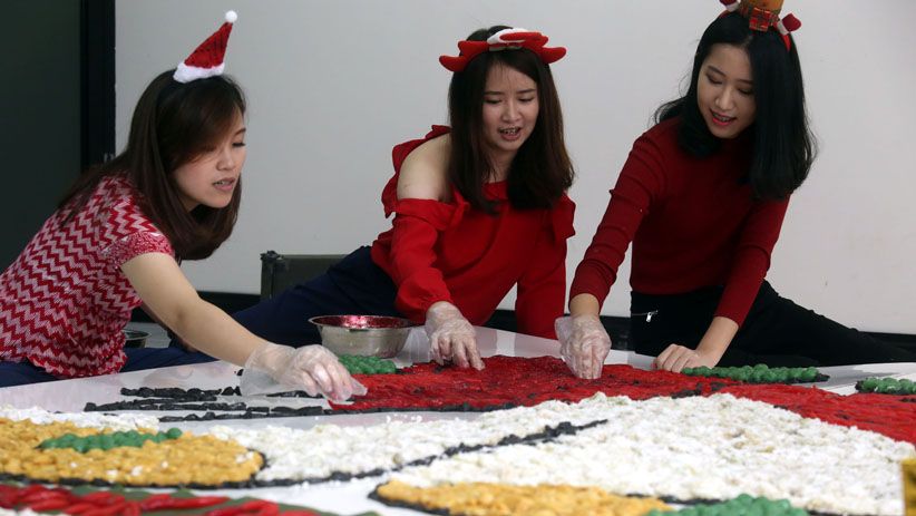 Unik, Lonceng Natal Terbuat dari Kue Tradisional Karya Mahasiswa Ubaya