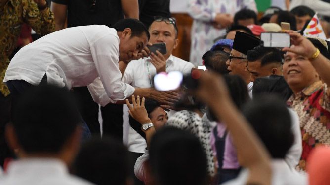 Aksi Jokowi Nge-vlog Bareng Warga Makassar - Bagian 3