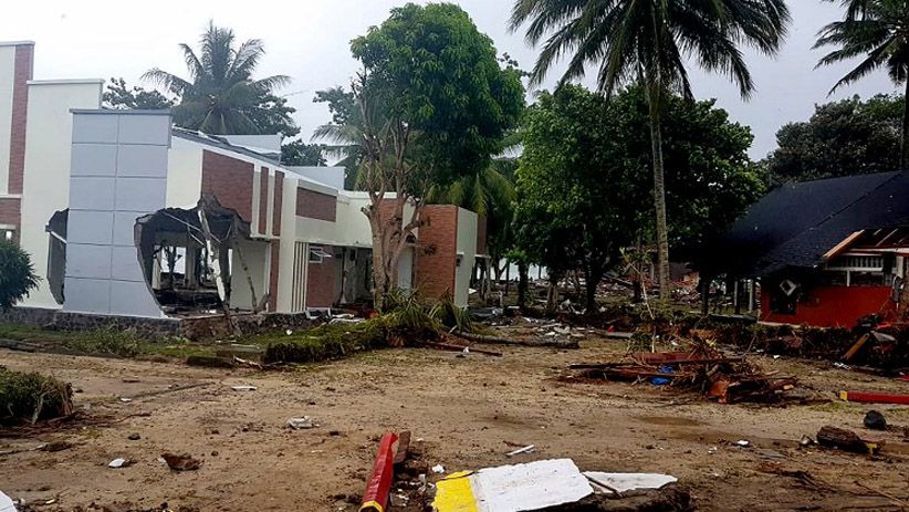 Vila-vila di Pantai Carita Hancur Dihantam Tsunami, Begini Suasananya - Bagian 5