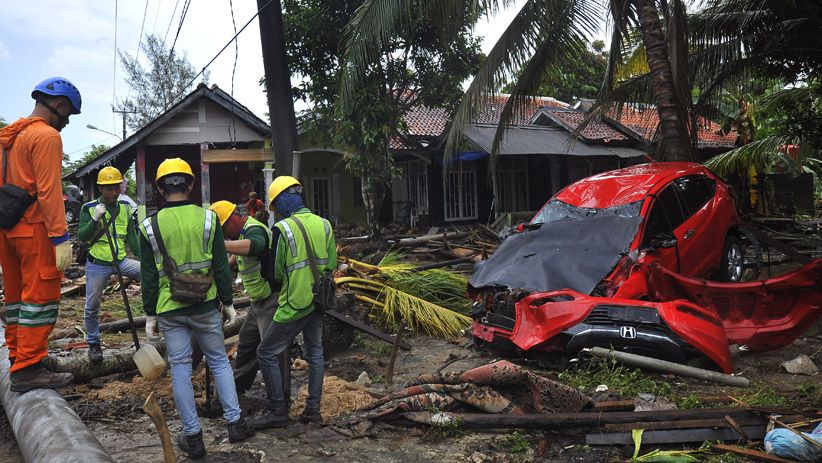 PLN Perbaiki Jaringan Listrik Pasca-Tsunami di Pandeglang  - Bagian 4