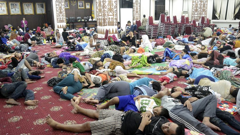 Trauma Tsunami, Warga Pesisir Mengungsi di Kantor Gubernur Lampung - Bagian 1