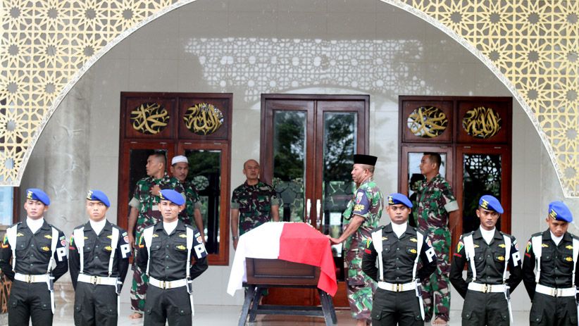 Letkol Dono Kuspriyanto Dikebumikan di Pemakaman Pahlawan Dreded - Bagian 3