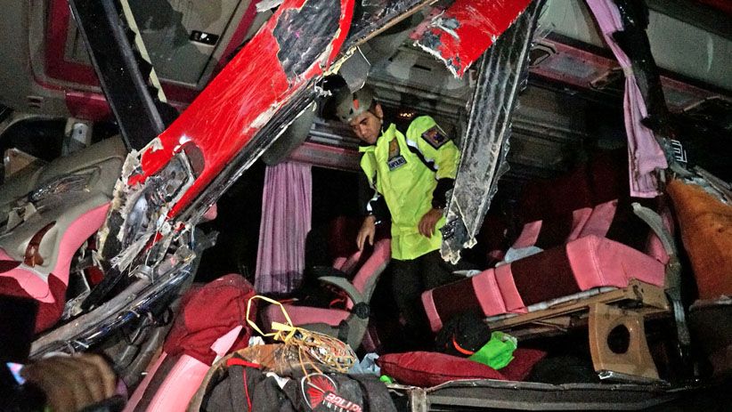 Kecelakaan 2 Bus di Situbondo, 3 Penumpang Tewas - Bagian 1